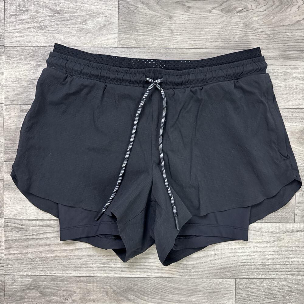 Athleta Crest 2 in 1 Shortie Shorts Athletic Black sz 4